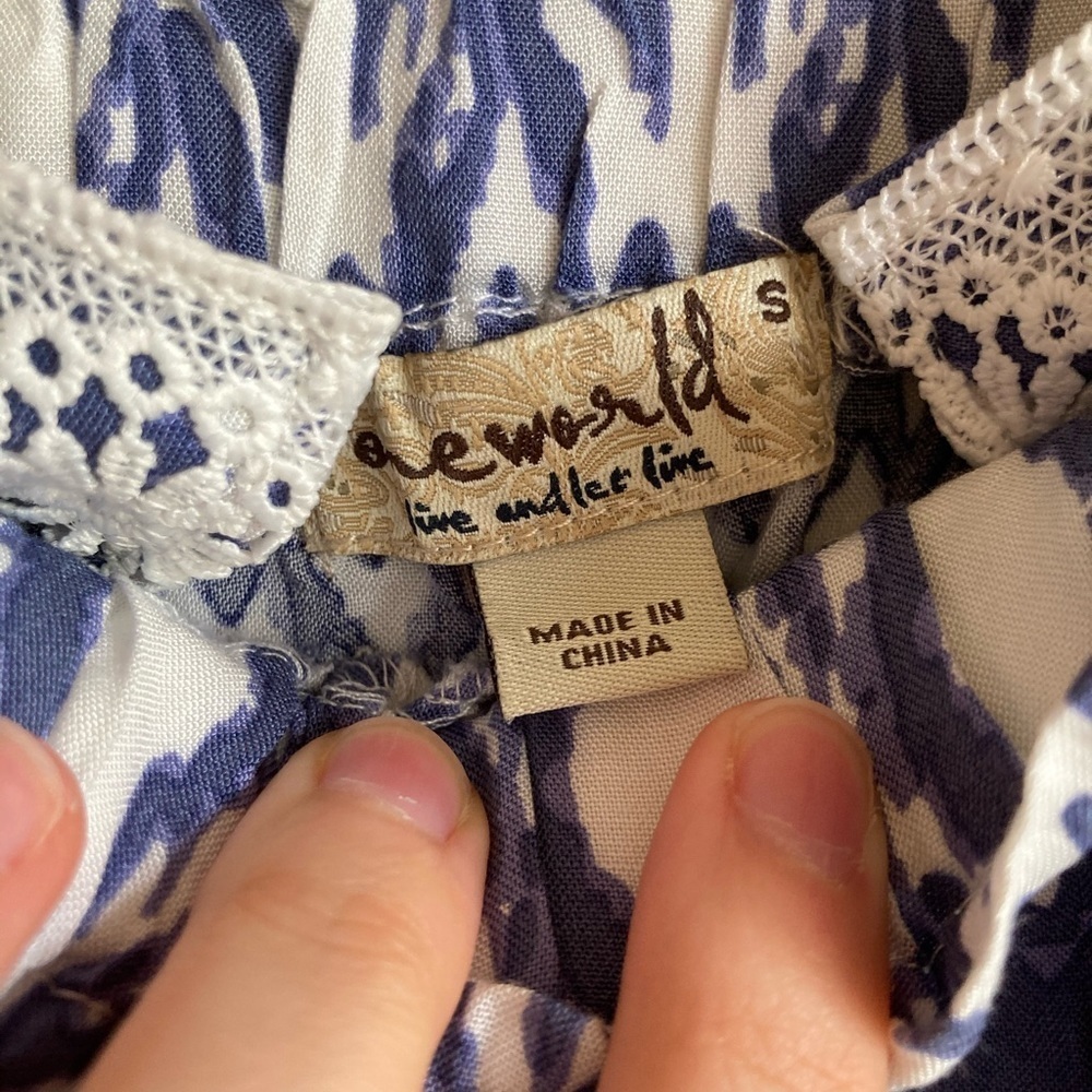 NWT One World Blue Print Off Shoulder Cold Shoulder Fringe Top S - Picture 8 of 13